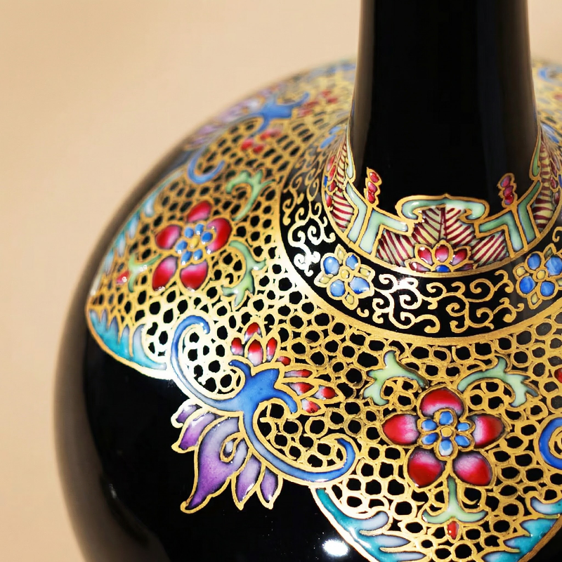 Vase en porcelaine noire et dorée – Design oriental élégant et finition brillante L'UNIVERS DU VASE
