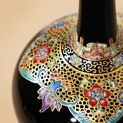 Vase en porcelaine noire et dorée – Design oriental élégant et finition brillante L'UNIVERS DU VASE