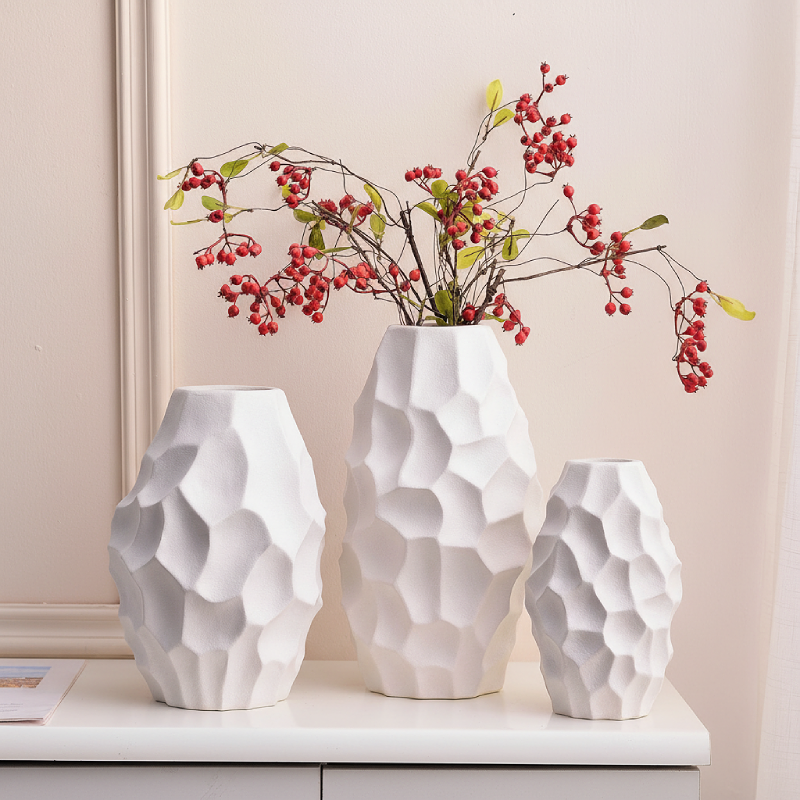 Vases céramique sculptée texturé blanc lifestyle