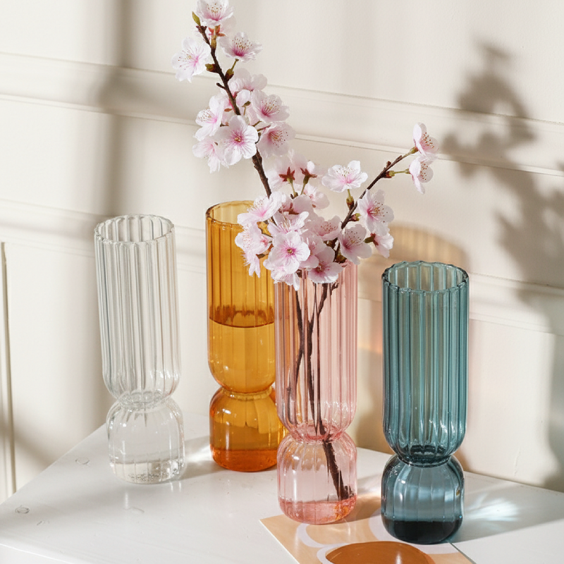 Vases verre strié design contemporain ensemble lifestyle