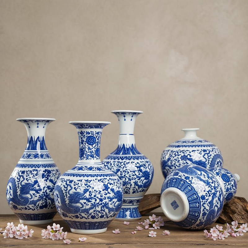Vases en céramique bleu et blanc – Motifs dragons d’inspiration chinoise L'UNIVERS DU VASE