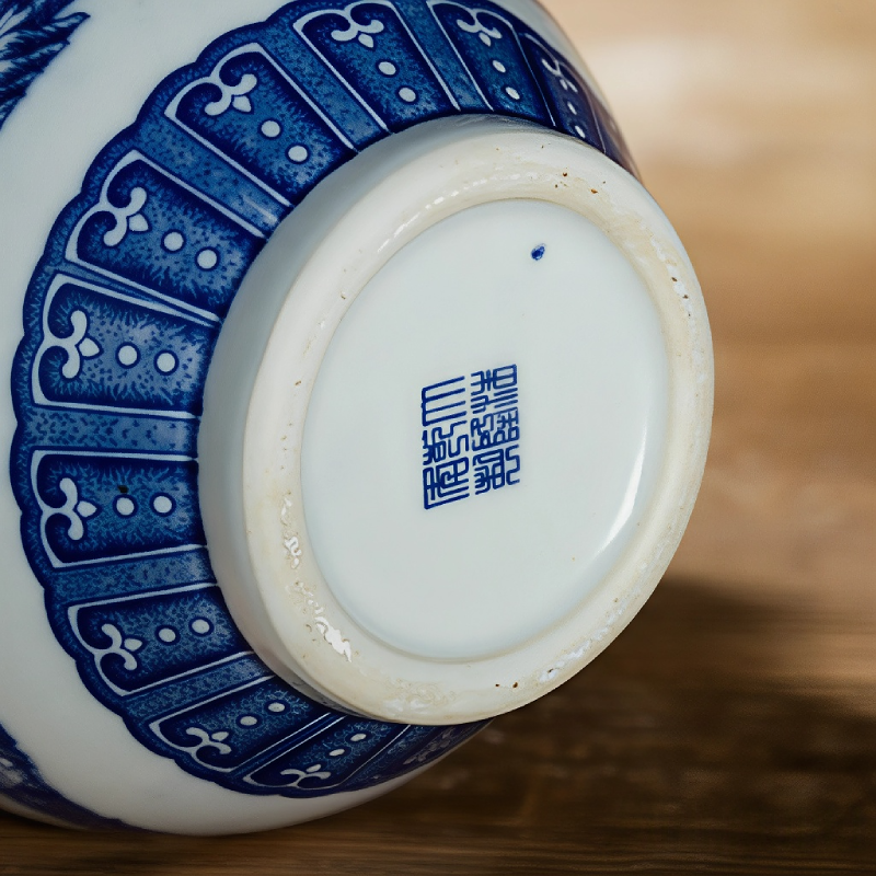 Vases en céramique bleu et blanc – Motifs villageois chinois traditionnels L'UNIVERS DU VASE