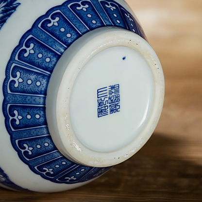 Vases en céramique bleu et blanc – Motifs villageois chinois traditionnels L'UNIVERS DU VASE