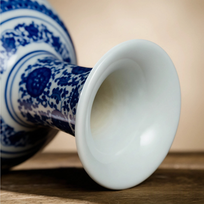 Vases en céramique bleu et blanc – Motifs villageois chinois traditionnels L'UNIVERS DU VASE