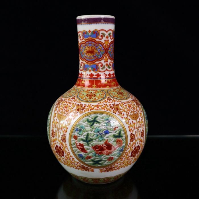 Vases en porcelaine décor poissons et motifs traditionnels – Élégance asiatique L'UNIVERS DU VASE